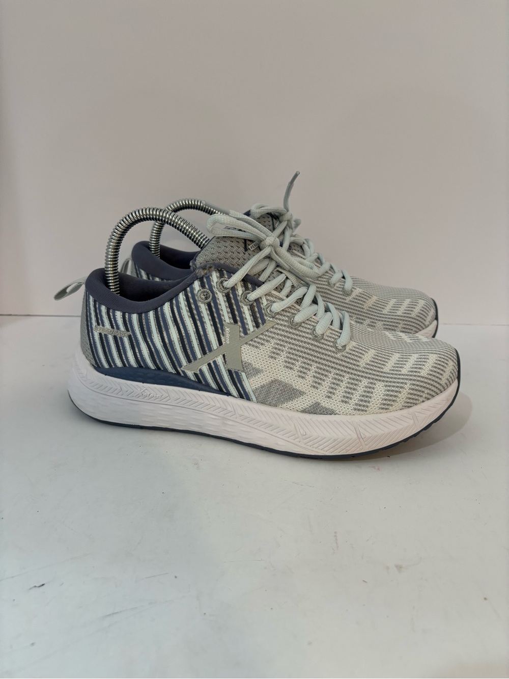 Xelero steadfast size 8